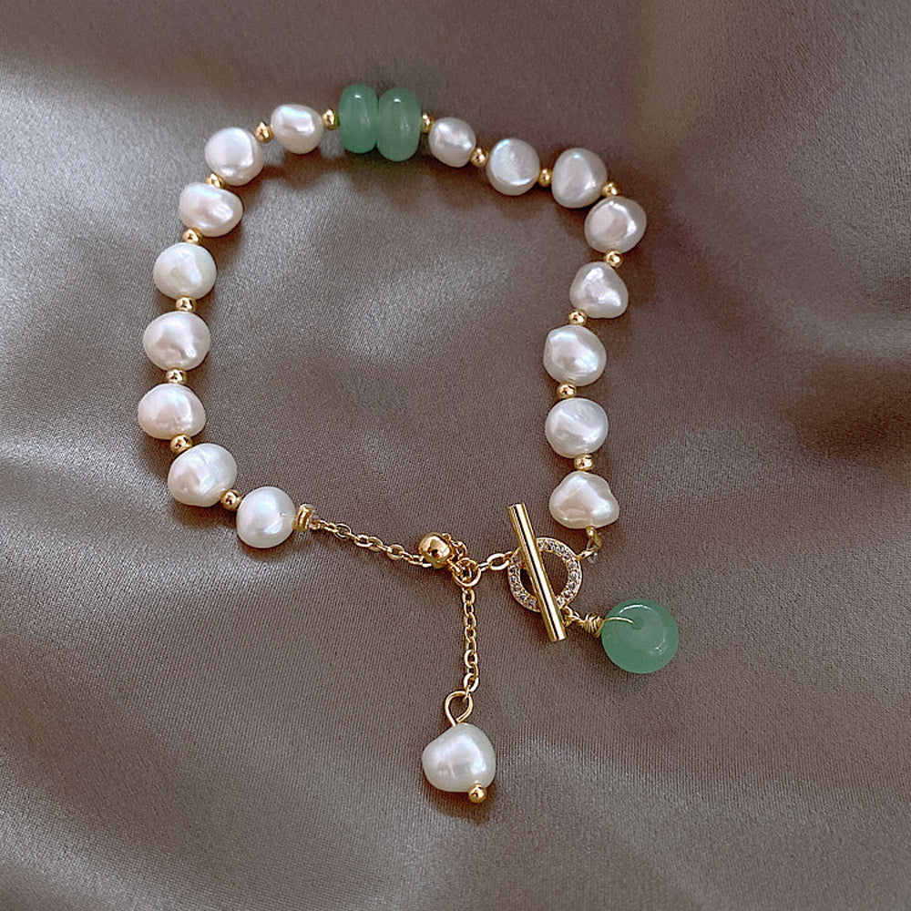Elevate Her Style with an Irregular Freshwater Pearl Bracelet: A Perfect Gift for Fashion-Forward Women