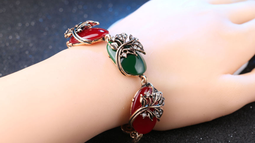 Charmingly Vintage Boho Bracelets": Add a Touch of Bohemian Charm to Your Look